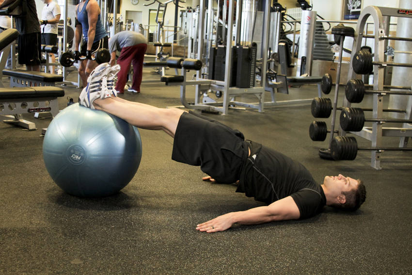 Ball Leg Curl demonstration