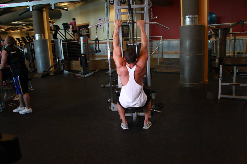 Close-Grip Front Lat Pulldown demonstration