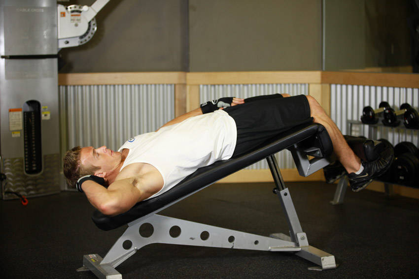 Decline Oblique Crunch demonstration