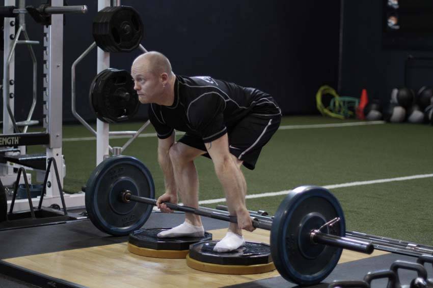Deficit Deadlift demonstration