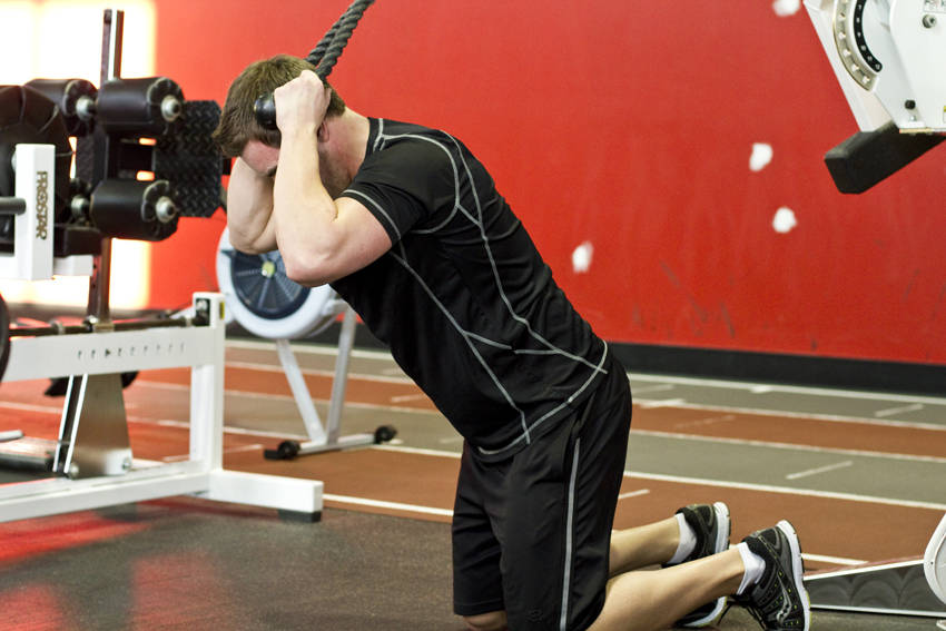 Kneeling Cable Crunch With Alternating Oblique Twists demonstration