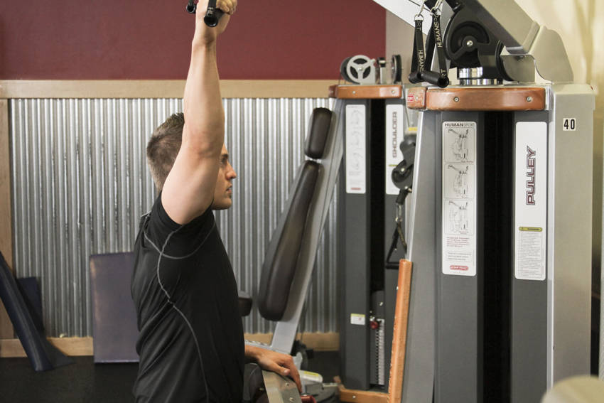 One Arm Lat Pulldown demonstration