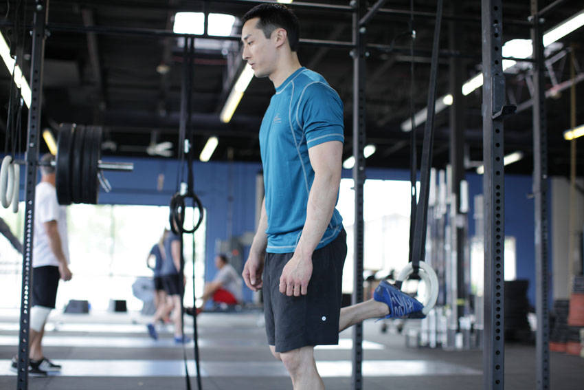 Suspended Split Squat demonstration
